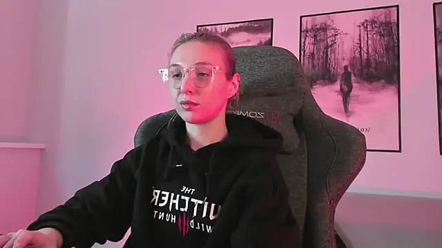 PhilippaAdamas online show from March 1, 8:45 am