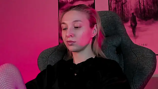 PhilippaAdamas online show from March 7, 8:45 am