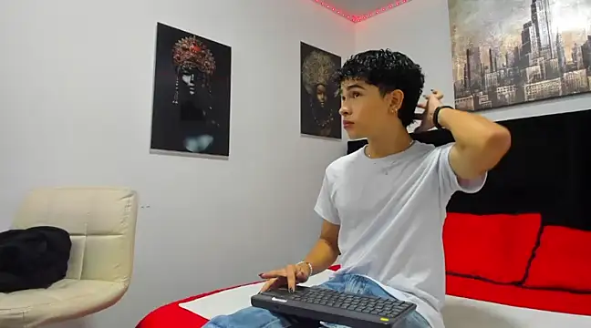 Aiiden 15 online show from February 19, 3:05 pm