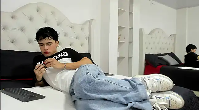 Aiiden 15 online show from February 22, 3:03 pm