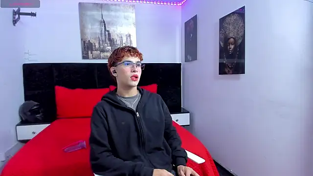 Aiiden 15 online show from September 18, 12:18 pm