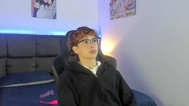 Aiiden 15 online show from October 14, 12:06 pm