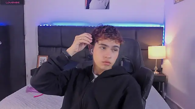 Aiiden 15 online show from October 23, 12:04 pm