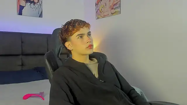 Aiiden 15 online show from October 25, 1:18 pm