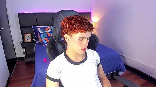 Aiiden 15 online show from December 5, 12:58 pm