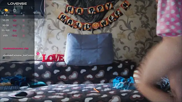 Snapshot of JennyStormy chatting on October 20, 7:31 am JennyStormy online show from October 20, 7:31 am