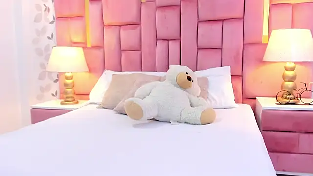 ArianaFranco online show from April 10, 1:05 pm