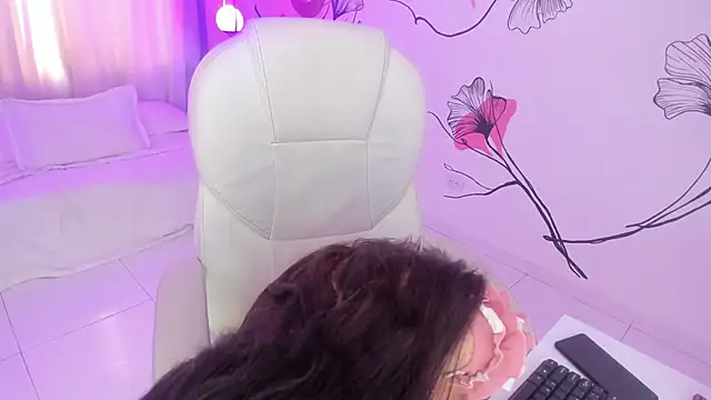 Snapshot of Isabela_Fiorelli chatting on February 21, 12:06 pm Isabela Fiorelli online show from February 21, 12:06 pm