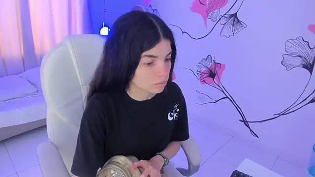 Snapshot of Isabela_Fiorelli chatting on March 18, 12:03 pm Isabela Fiorelli online show from March 18, 12:03 pm