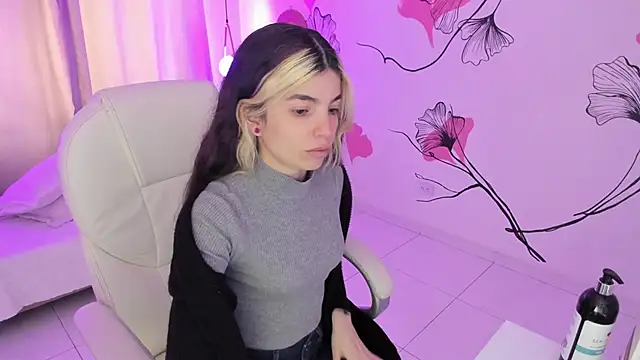 Isabela Fiorelli online show from November 6, 1:12 pm