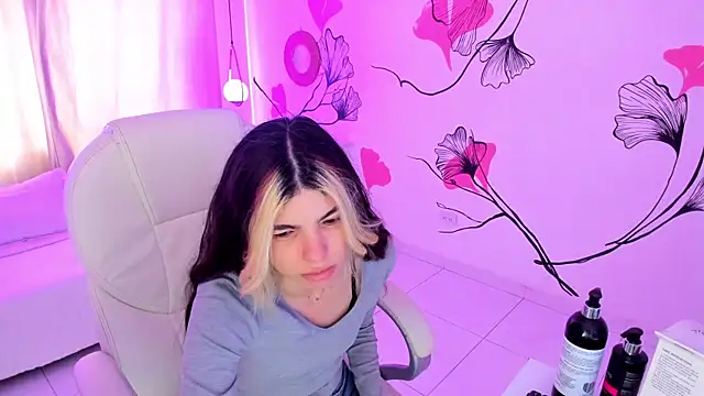 Isabela Fiorelli online show from November 10, 12:37 pm