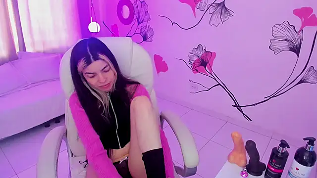 Isabela Fiorelli online show from November 18, 1:04 pm