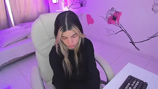 Isabela Fiorelli online show from November 24, 1:33 pm