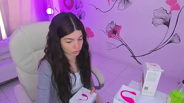 Isabela Fiorelli online show from December 4, 1:09 pm