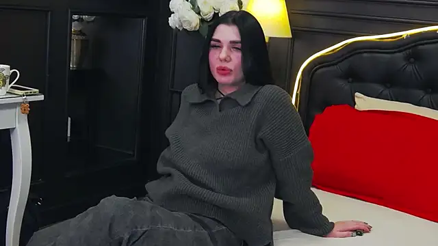 Snapshot of MaeveMoon chatting on February 7, 8:10 pm MaeveMoon online show from February 7, 8:10 pm