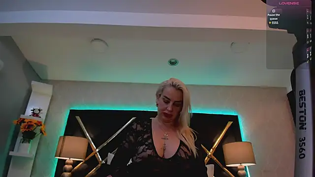 SophieWinsloow online show from March 8, 1:36 pm