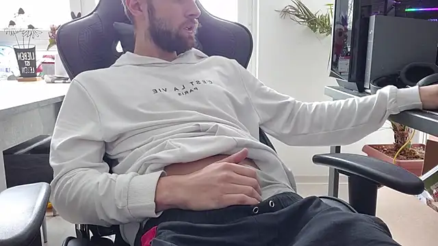 ademandjulia online show from February 5, 12:21 pm