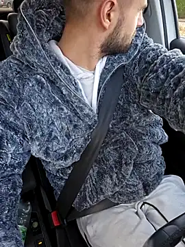 ademandjulia online show from February 28, 11:33 am