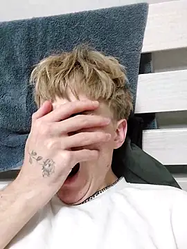 Snapshot of And25bn chatting on October 2, 11:12 pm And25bn online show from October 2, 11:12 pm