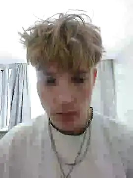 Snapshot of And25bn chatting on October 9, 1:09 pm And25bn online show from October 9, 1:09 pm