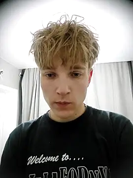 Snapshot of And25bn chatting on October 18, 1:08 am And25bn online show from October 18, 1:08 am