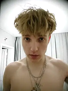 Snapshot of And25bn chatting on October 18, 9:59 pm And25bn online show from October 18, 9:59 pm