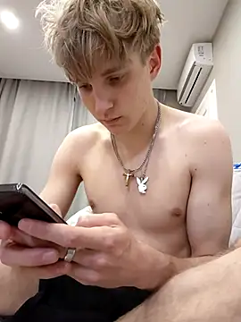 Snapshot of And25bn chatting on October 23, 2:00 am And25bn online show from October 23, 2:00 am