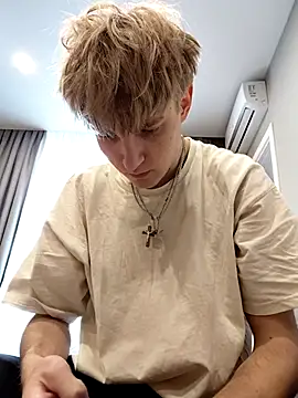 Snapshot of And25bn chatting on October 29, 11:23 am And25bn online show from October 29, 11:23 am