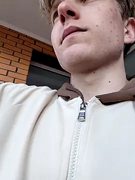 Snapshot of And25bn chatting on November 3, 7:09 am And25bn online show from November 3, 7:09 am