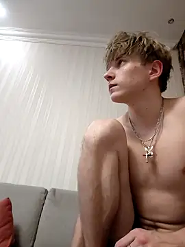 Snapshot of And25bn chatting on November 3, 8:54 pm And25bn online show from November 3, 8:54 pm