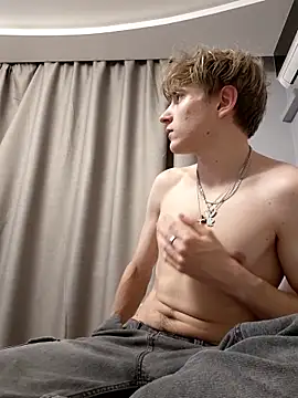 Snapshot of And25bn chatting on November 24, 6:46 am And25bn online show from November 24, 6:46 am