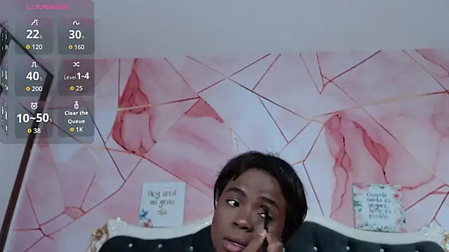 Snapshot of LindaBird chatting on February 2, 9:24 pm LindaBird online show from February 2, 9:24 pm