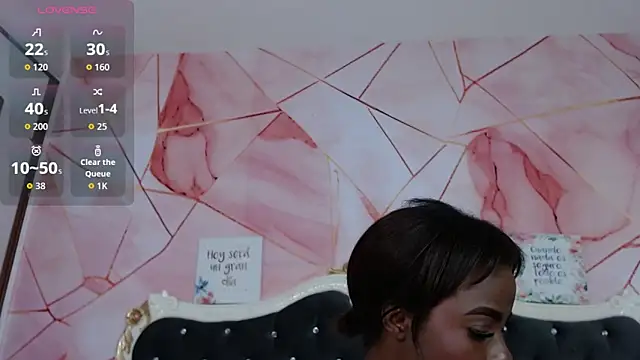 Snapshot of LindaBird chatting on February 3, 11:21 pm LindaBird online show from February 3, 11:21 pm