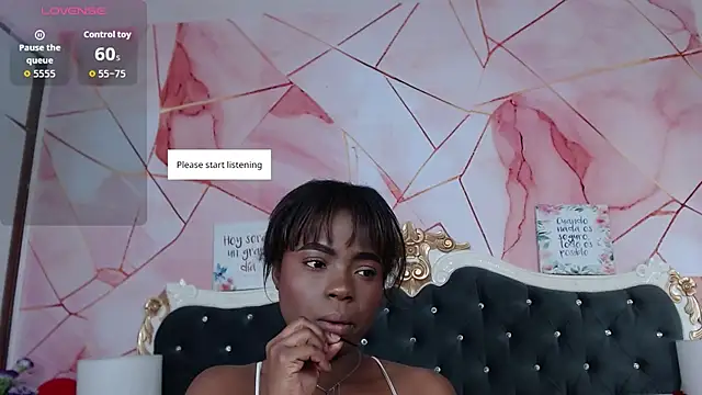 Snapshot of LindaBird chatting on February 22, 12:26 pm LindaBird online show from February 22, 12:26 pm