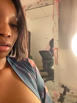 Snapshot of blackgril12 chatting on January 6, 11:07 pm blackgril12 online show from January 6, 11:07 pm