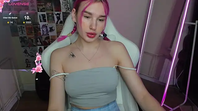 EvelinaLuu online show from December 4, 1:48 am