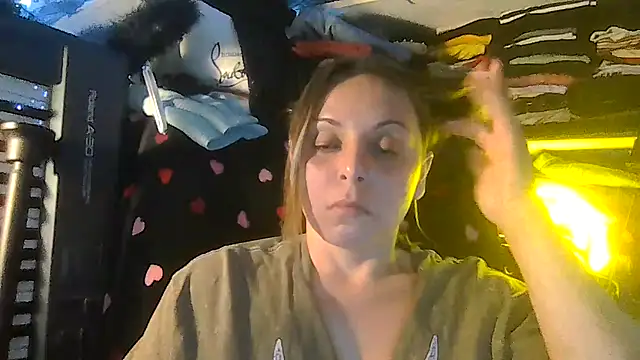 Snapshot of ShysluutGia chatting on July 7, 4:59 am ShysluutGia online show from July 7, 4:59 am