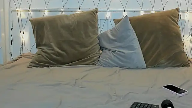 EmilyEclair online show from February 24, 5:09 pm