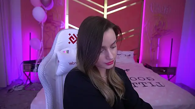 LindsieGreyy online show from March 9, 11:03 am