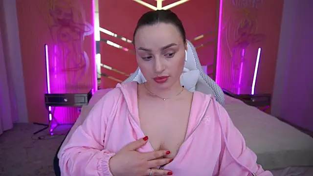 LindsieGreyy online show from March 20, 11:38 am