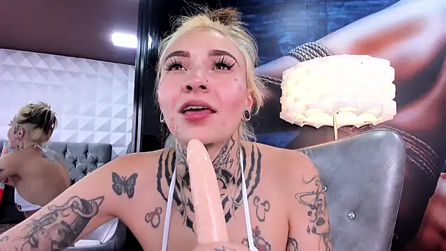 miss   angel online show from February 12, 9:01 pm