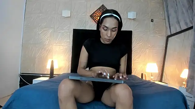 ChanelleJohnson  online show from October 11, 6:28 pm