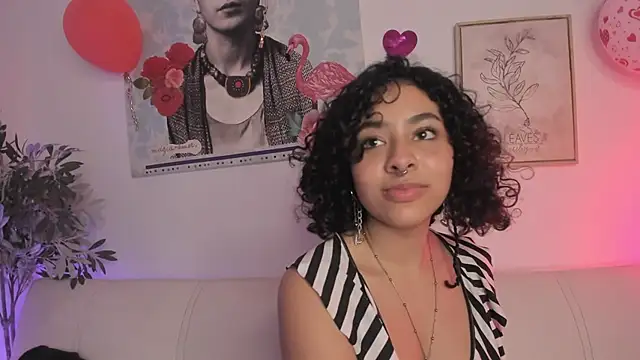 Snapshot of Dhalila_ chatting on February 19, 4:44 am Dhalila online show from February 19, 4:44 am