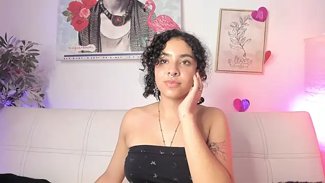 Snapshot of Dhalila_ chatting on February 24, 7:00 am Dhalila online show from February 24, 7:00 am