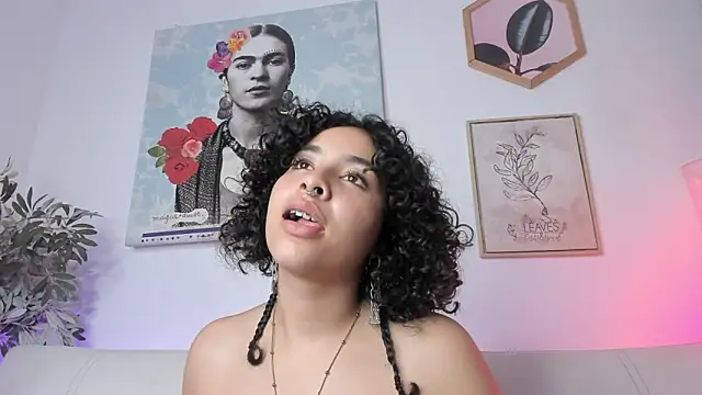 Snapshot of Dhalila_ chatting on March 1, 7:51 am Dhalila online show from March 1, 7:51 am