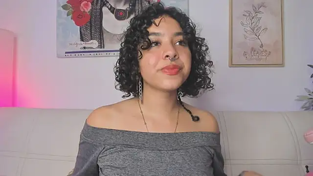 Snapshot of Dhalila_ chatting on March 3, 1:53 am Dhalila online show from March 3, 1:53 am