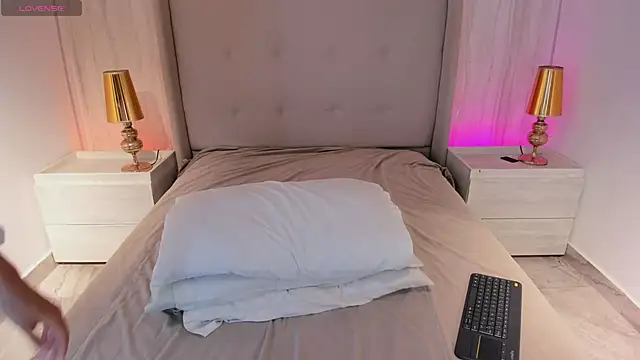 Snapshot of emmiily_z chatting on March 15, 8:26 pm emmiily z online show from March 15, 8:26 pm