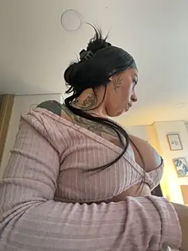 KarolVega- online show from November 14, 2:49 pm