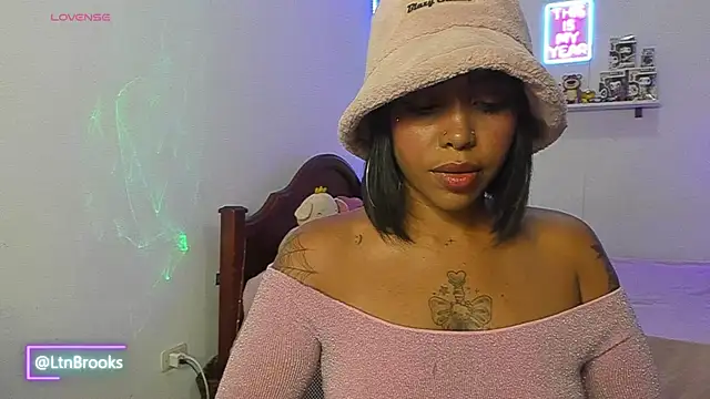 Annaa Brooks online show from March 28, 4:34 am