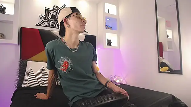 Snapshot of MaikyCooper chatting on March 2, 3:56 am MaikyCooper online show from March 2, 3:56 am